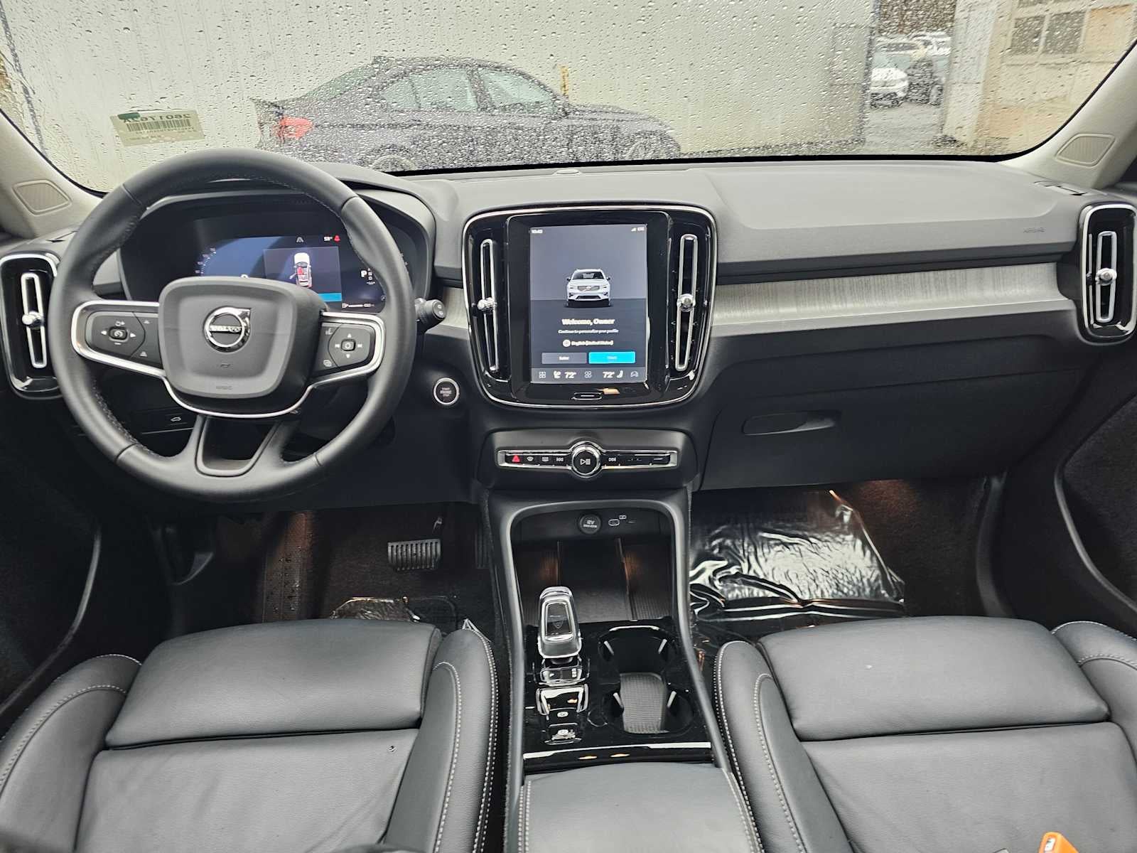 2025 Volvo XC40 Plus Bright Theme