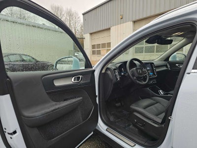 2025 Volvo XC40 Plus Bright Theme