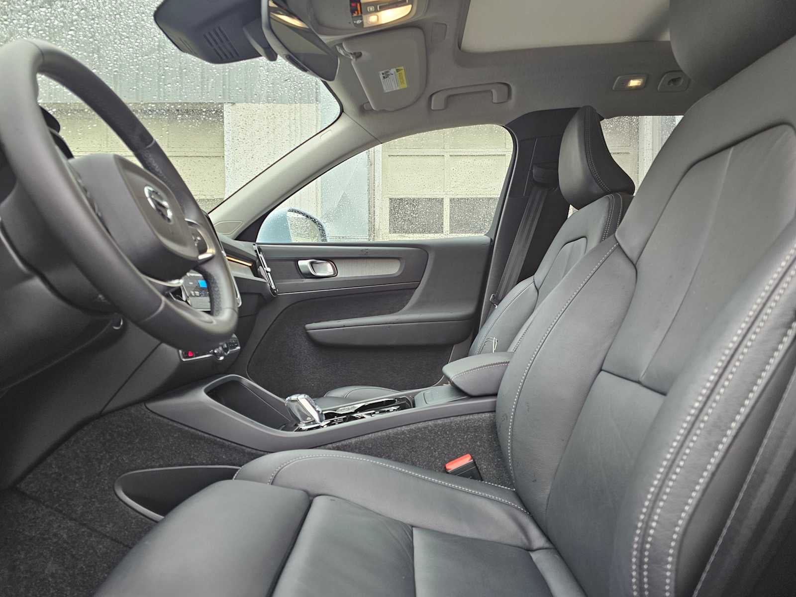 2025 Volvo XC40 Plus Bright Theme