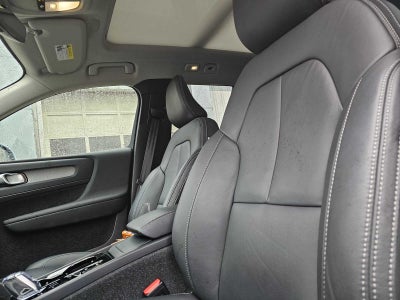 2025 Volvo XC40 Plus Bright Theme