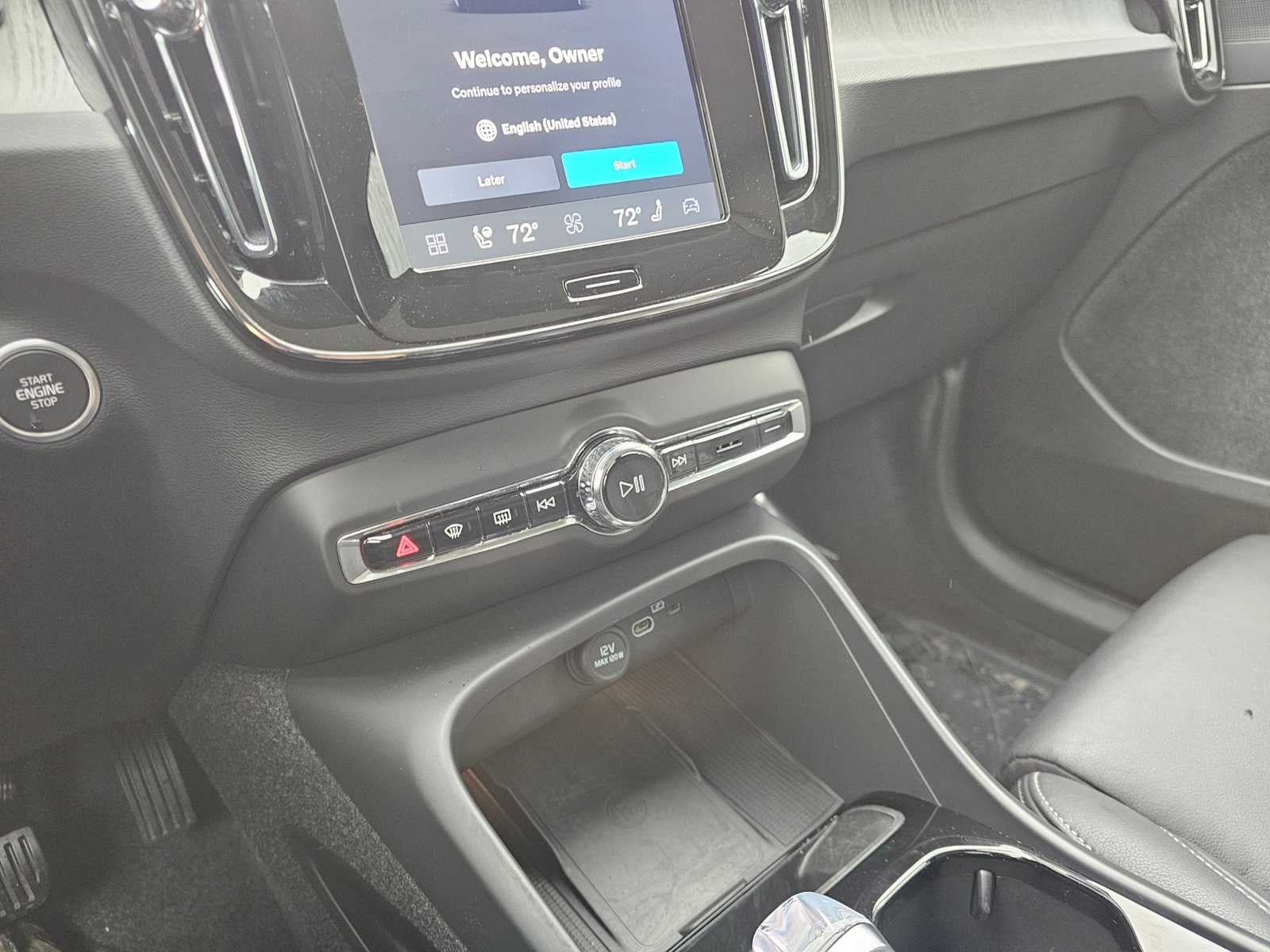 2025 Volvo XC40 Plus Bright Theme