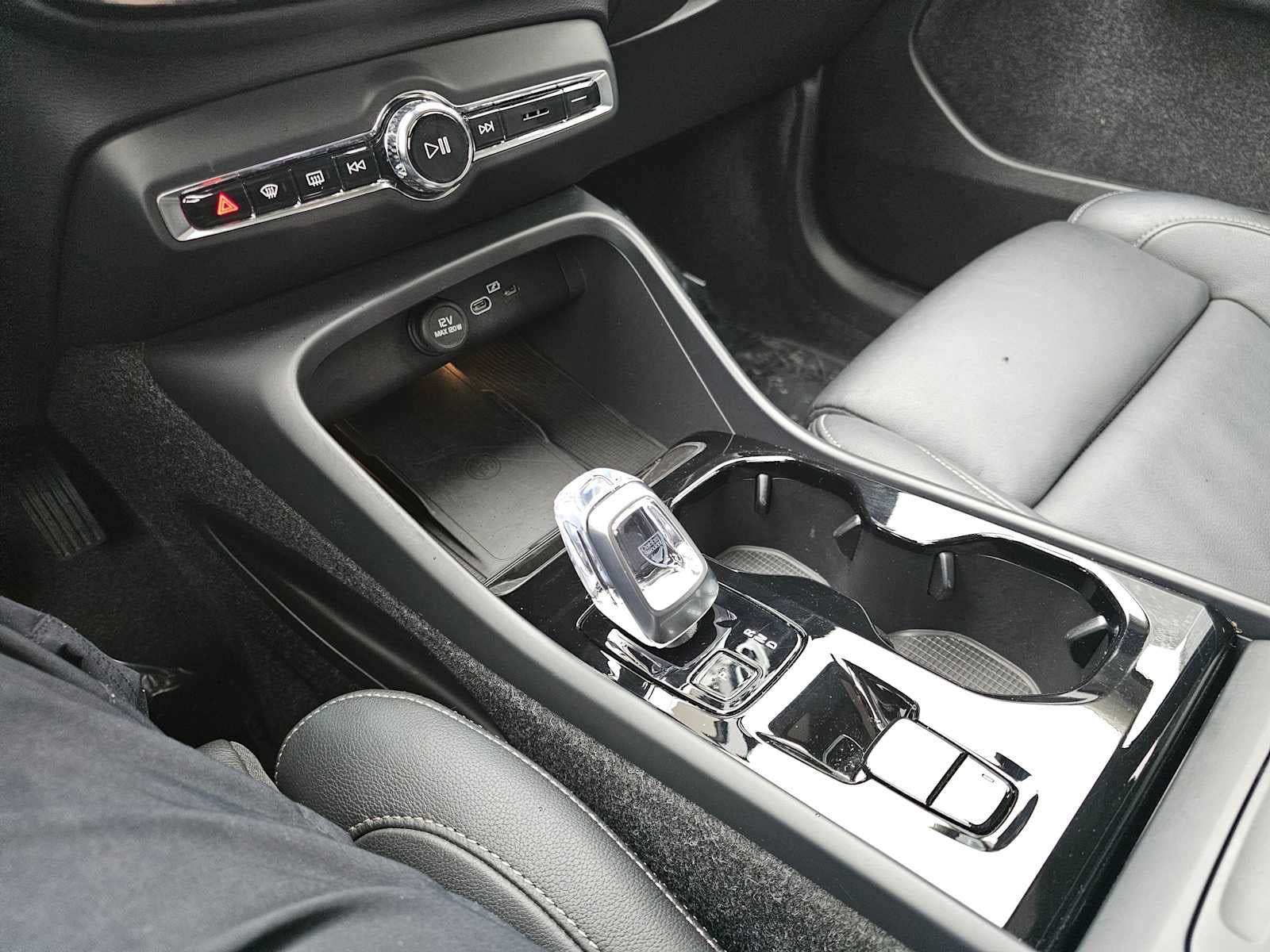 2025 Volvo XC40 Plus Bright Theme