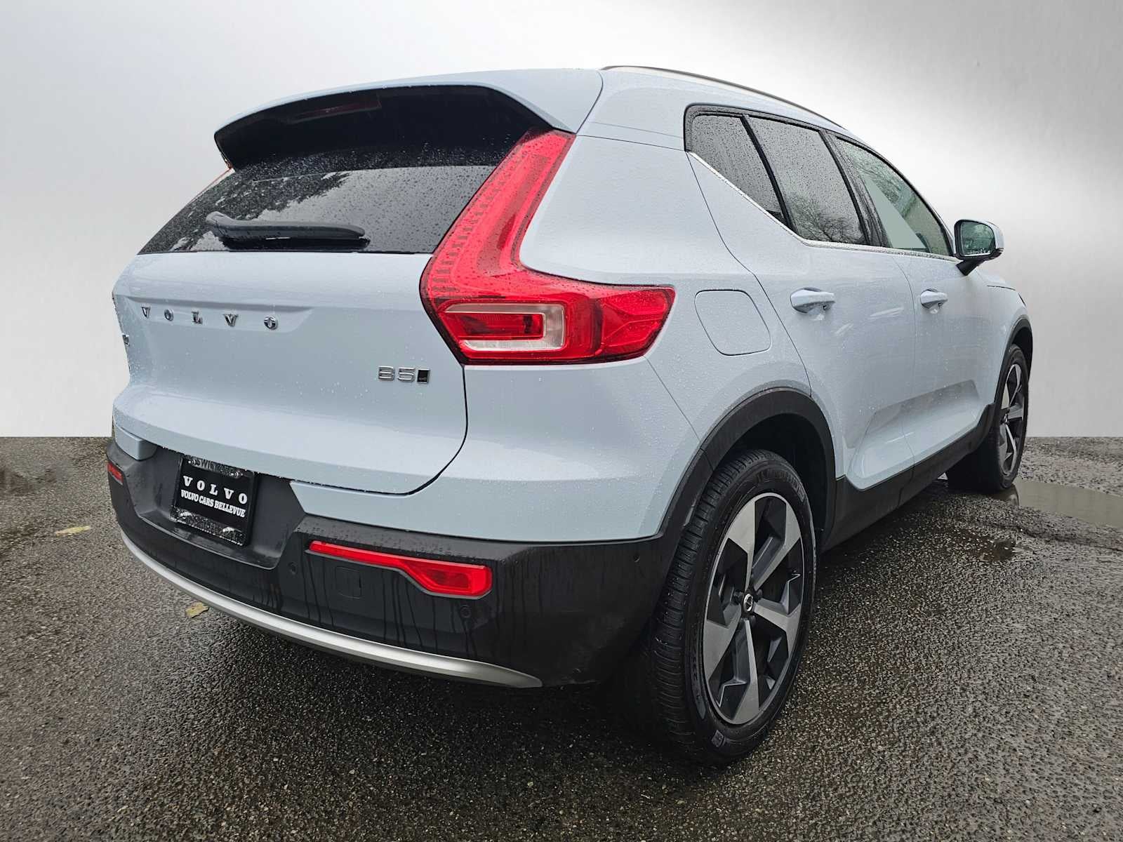 2025 Volvo XC40 Plus Bright Theme