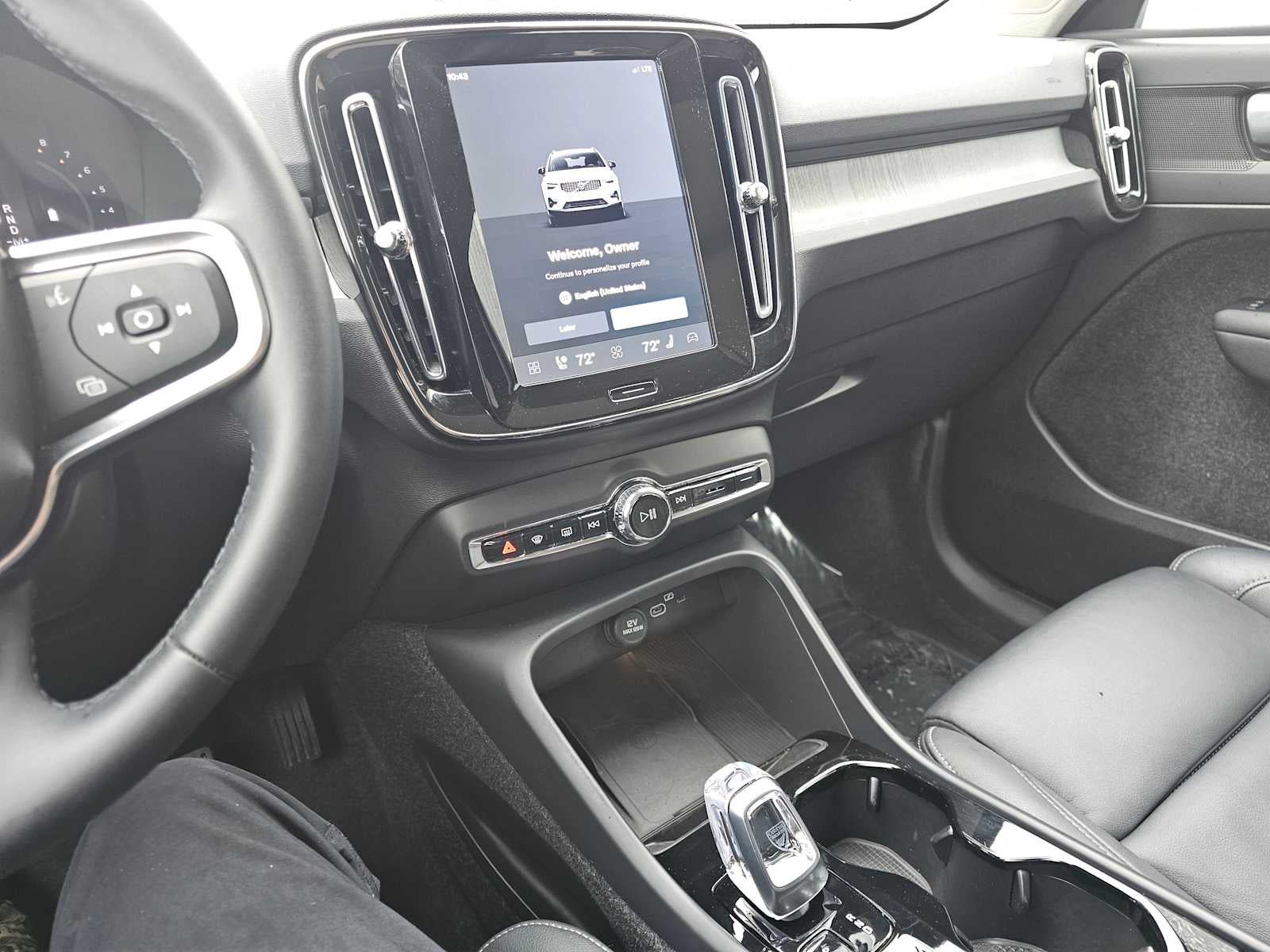 2025 Volvo XC40 Plus Bright Theme