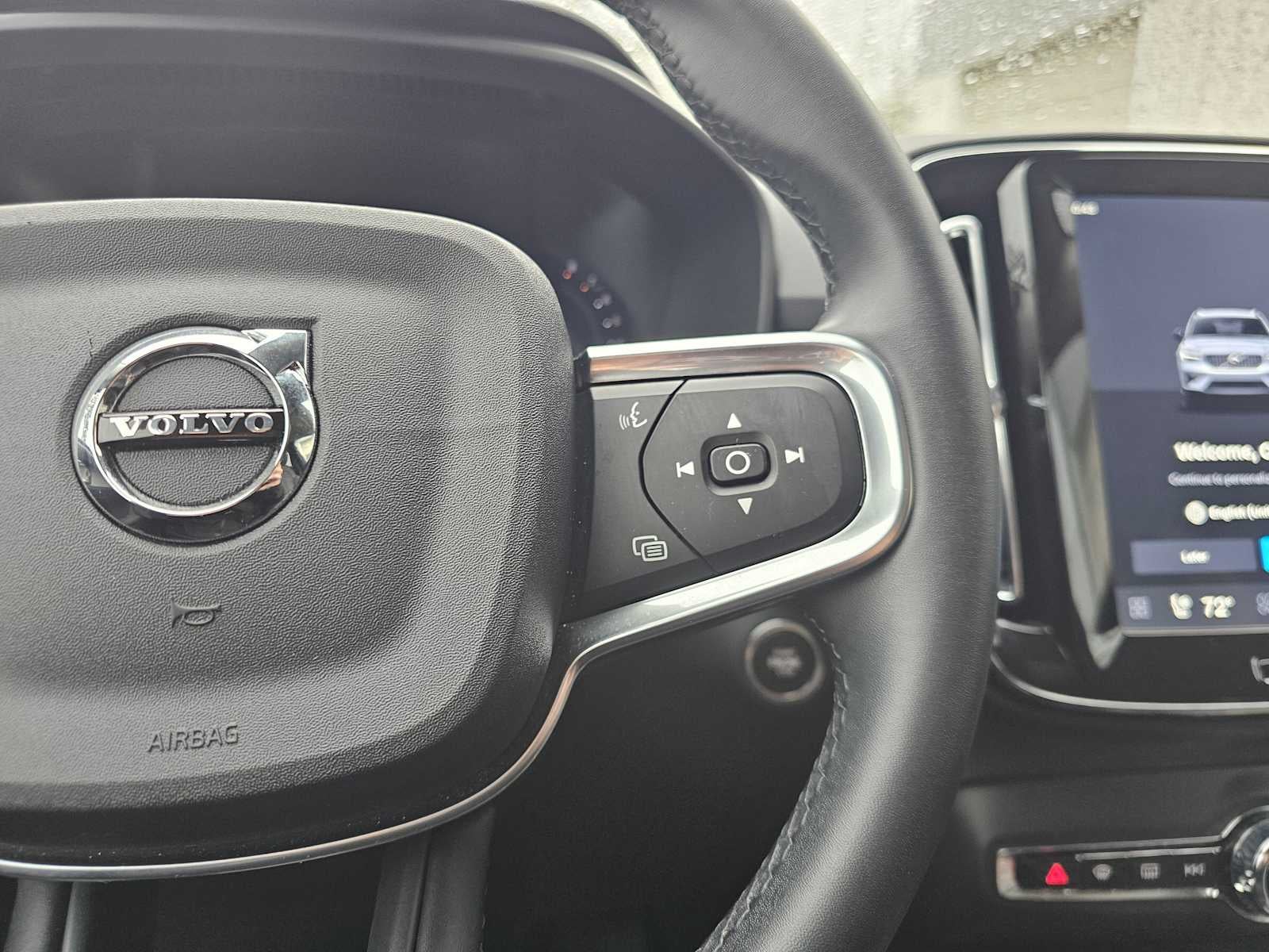 2025 Volvo XC40 Plus Bright Theme