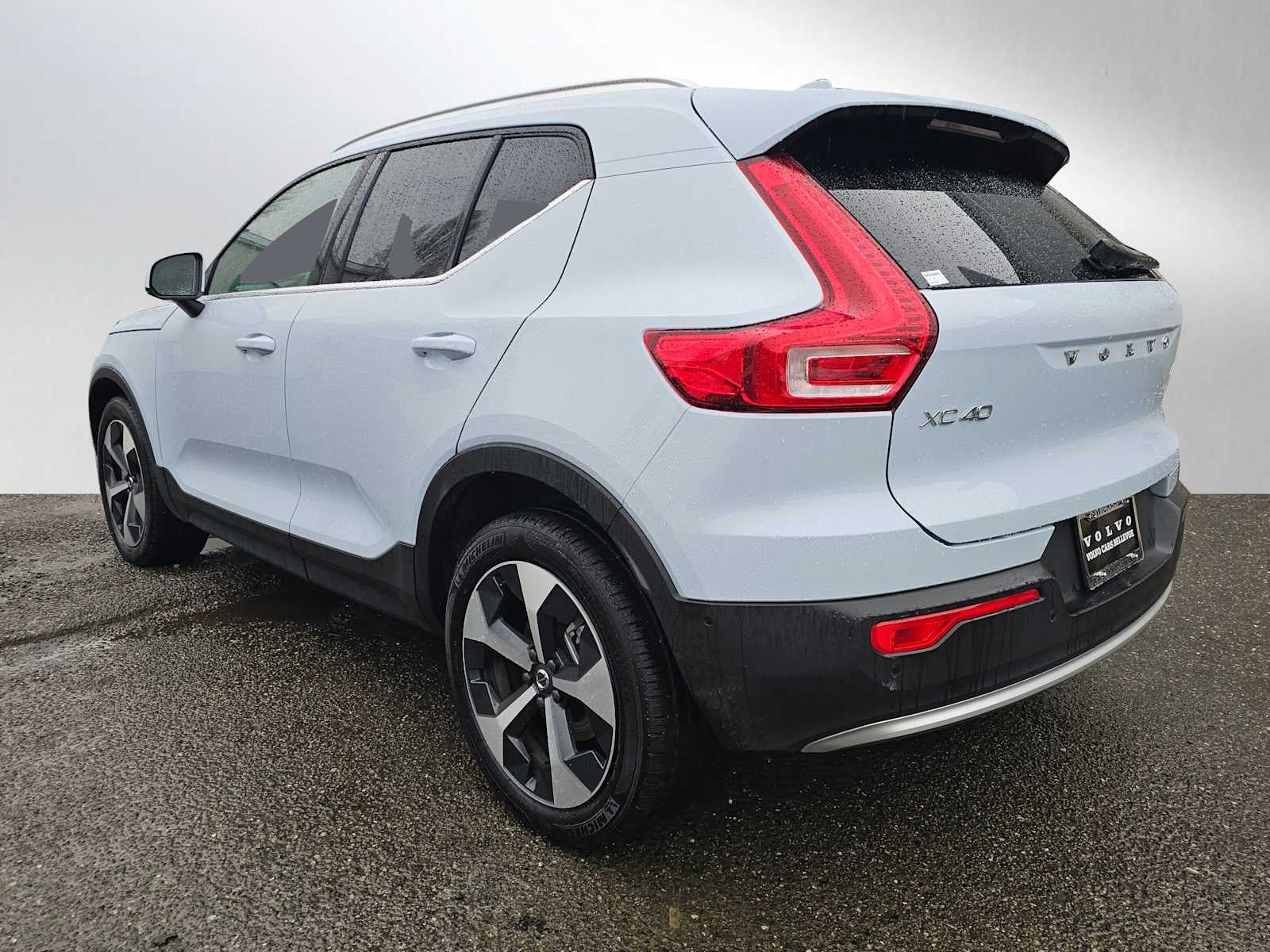 2025 Volvo XC40 Plus Bright Theme