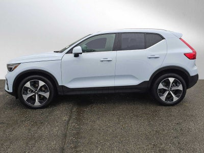 2025 Volvo XC40 Plus Bright Theme