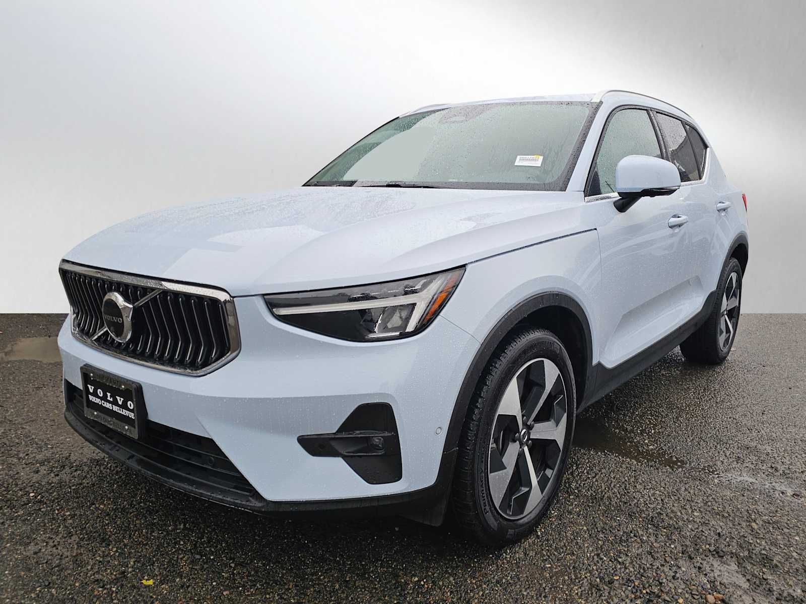 2025 Volvo XC40 Plus Bright Theme