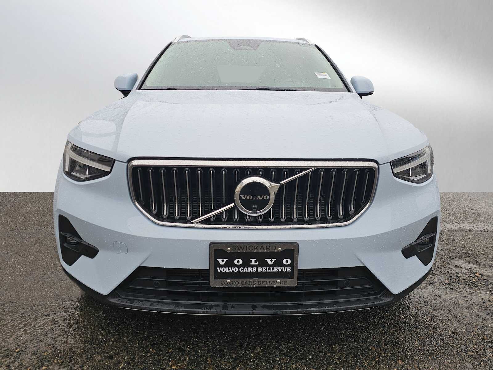 2025 Volvo XC40 Plus Bright Theme