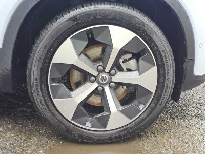 2025 Volvo XC40 Plus Bright Theme