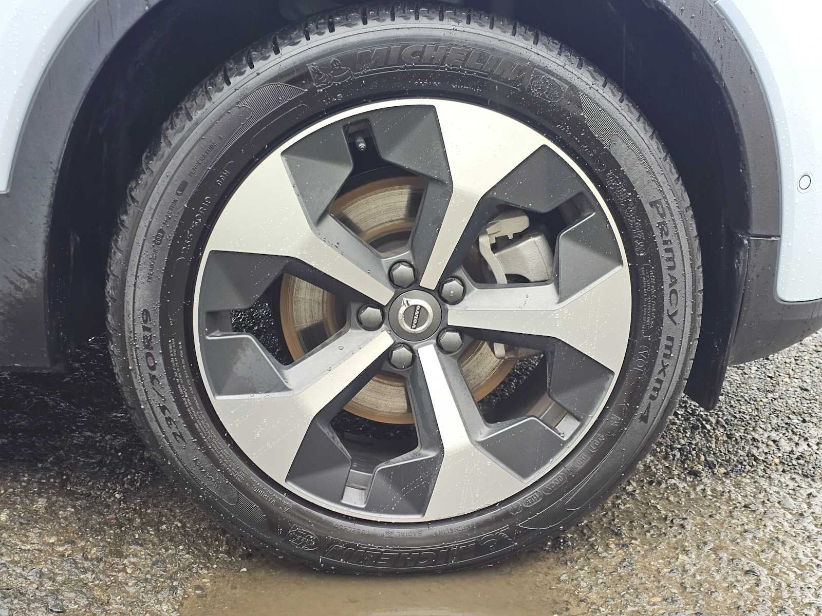 2025 Volvo XC40 Plus Bright Theme