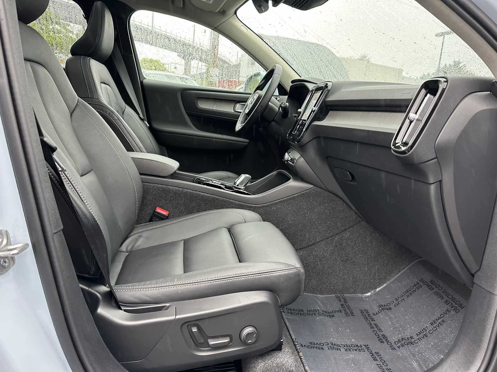 2025 Volvo XC40 Plus Bright Theme