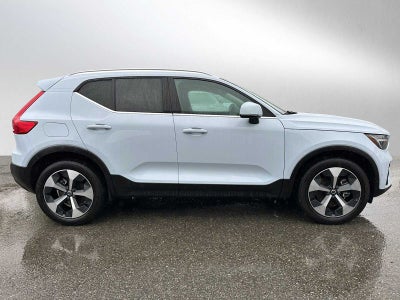 2025 Volvo XC40 Plus Bright Theme