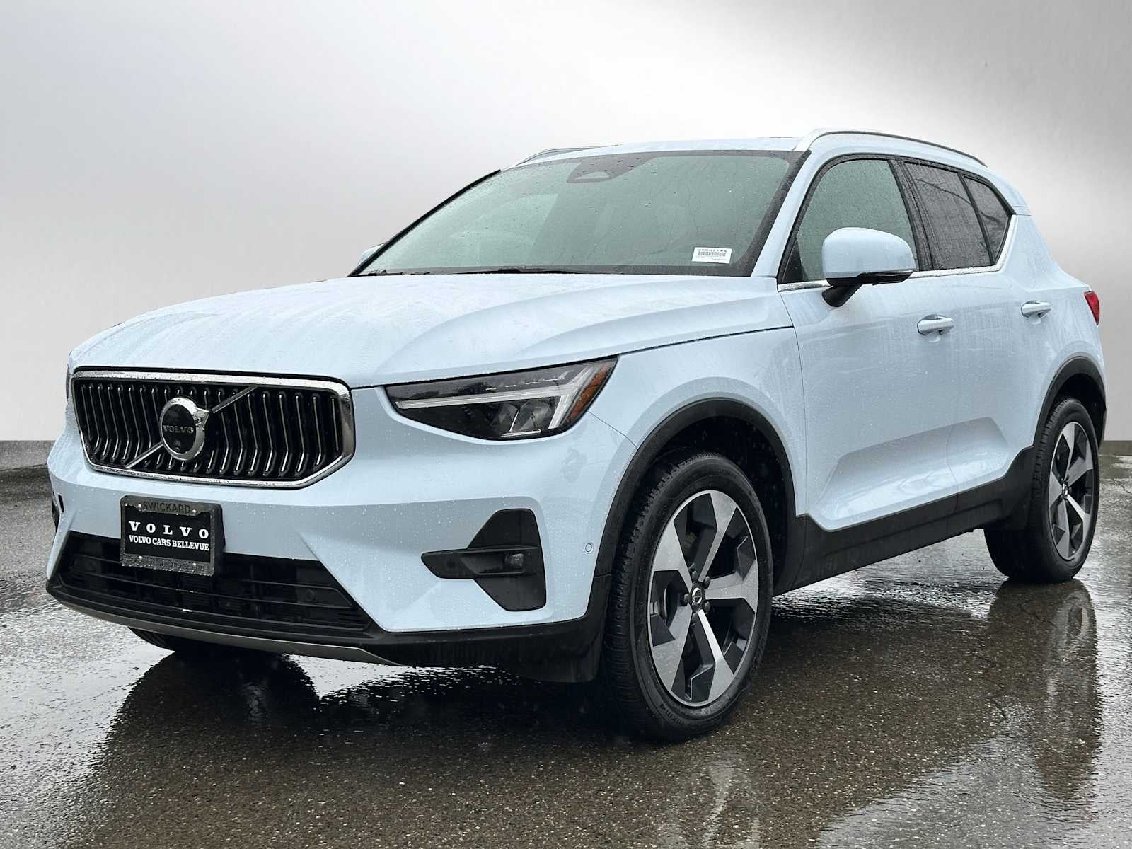 2025 Volvo XC40 Plus Bright Theme