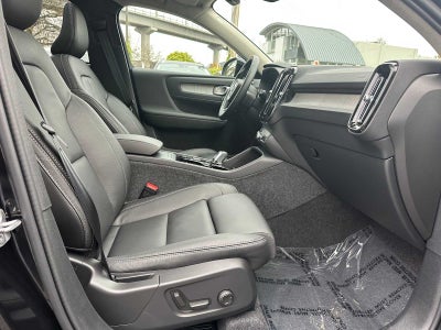 2025 Volvo XC40 Plus Bright Theme
