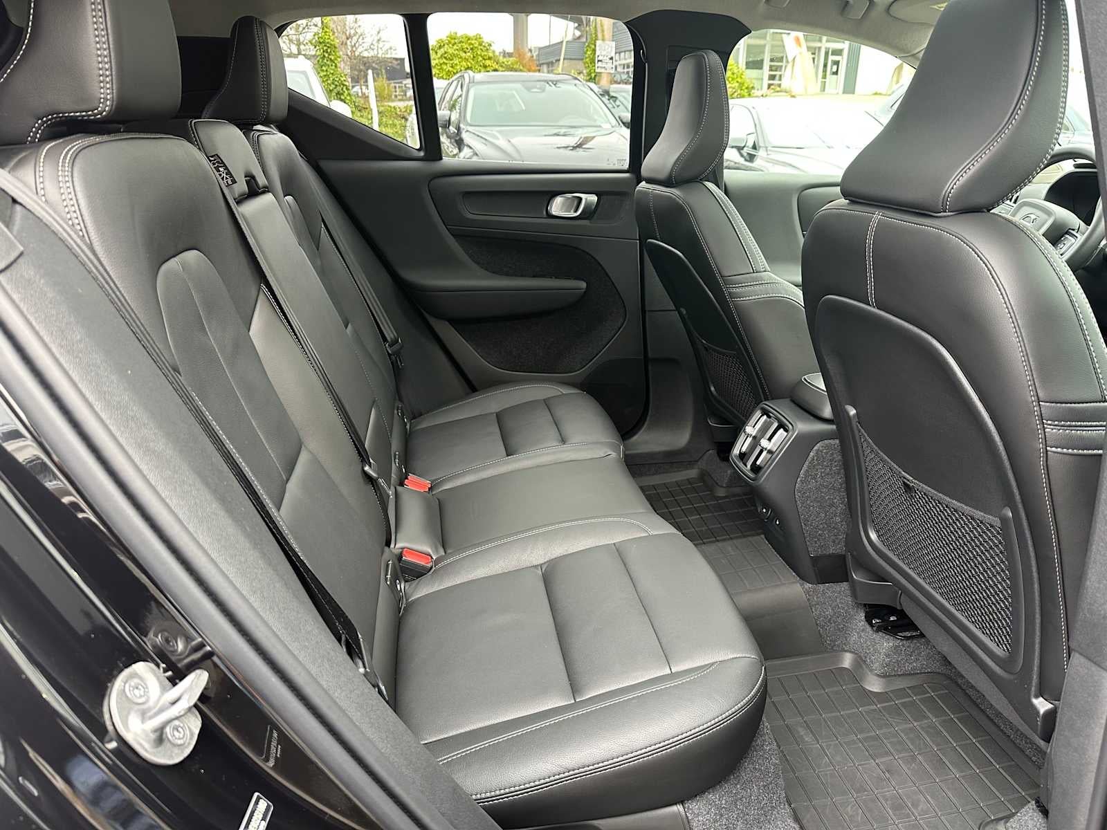 2025 Volvo XC40 Plus Bright Theme