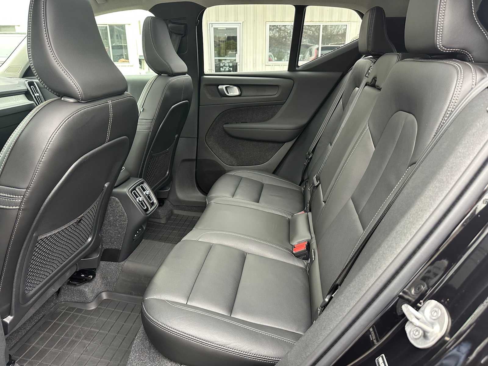 2025 Volvo XC40 Plus Bright Theme