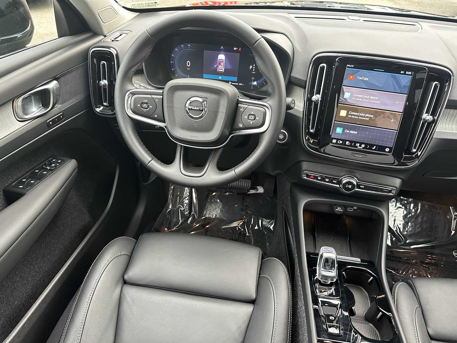 2025 Volvo XC40 Plus Bright Theme