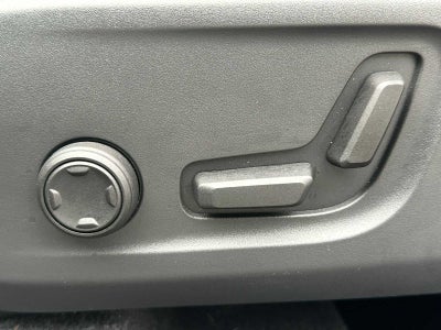 2025 Volvo XC40 Plus Bright Theme