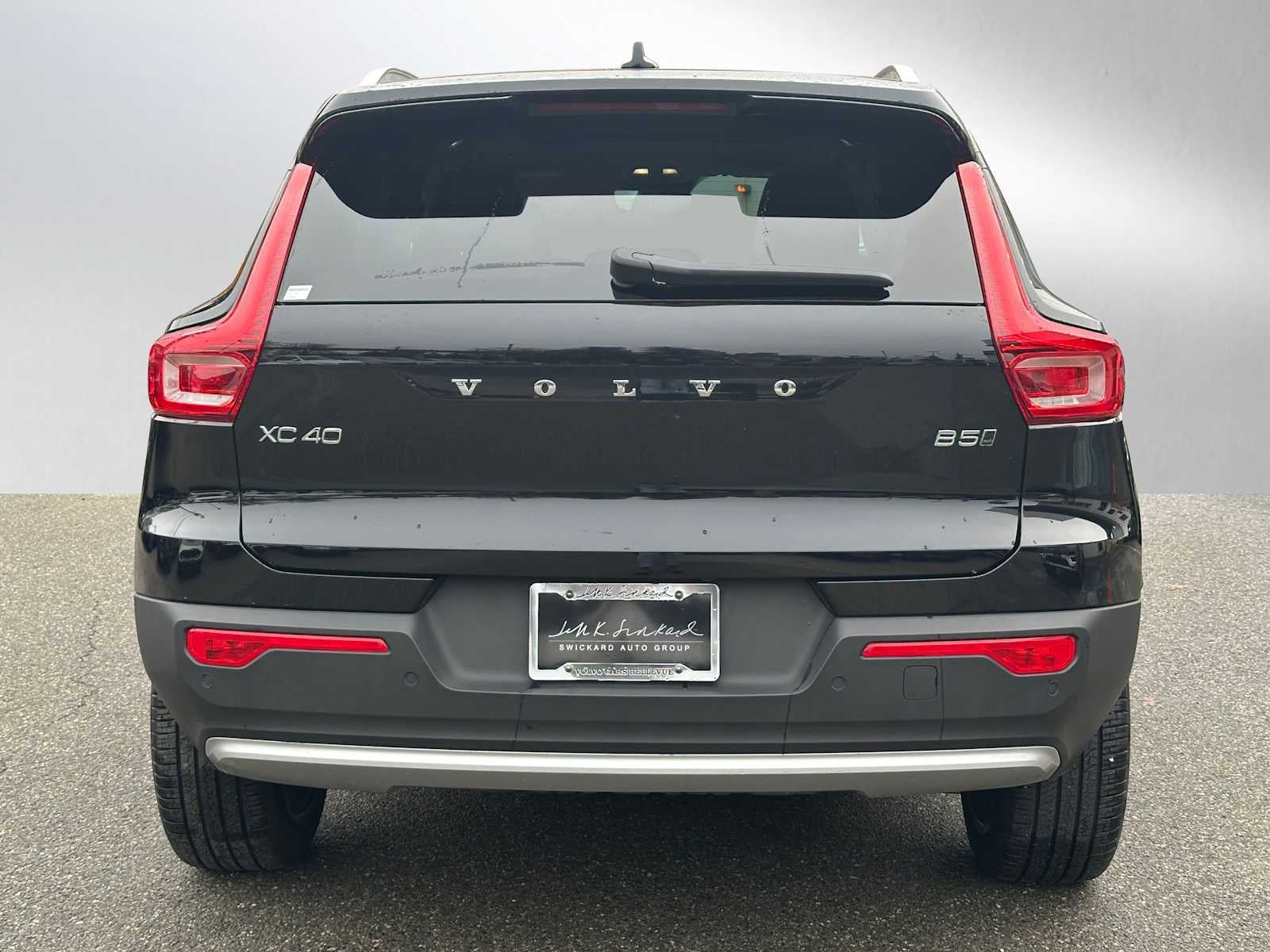 2025 Volvo XC40 Plus Bright Theme