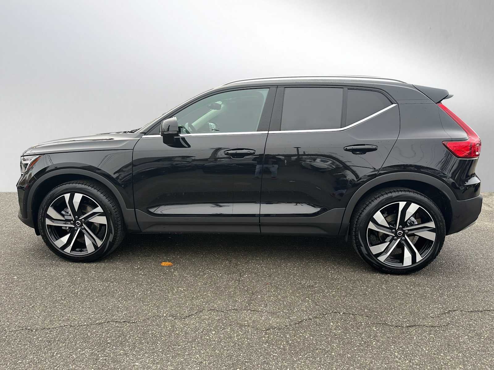 2025 Volvo XC40 Plus Bright Theme
