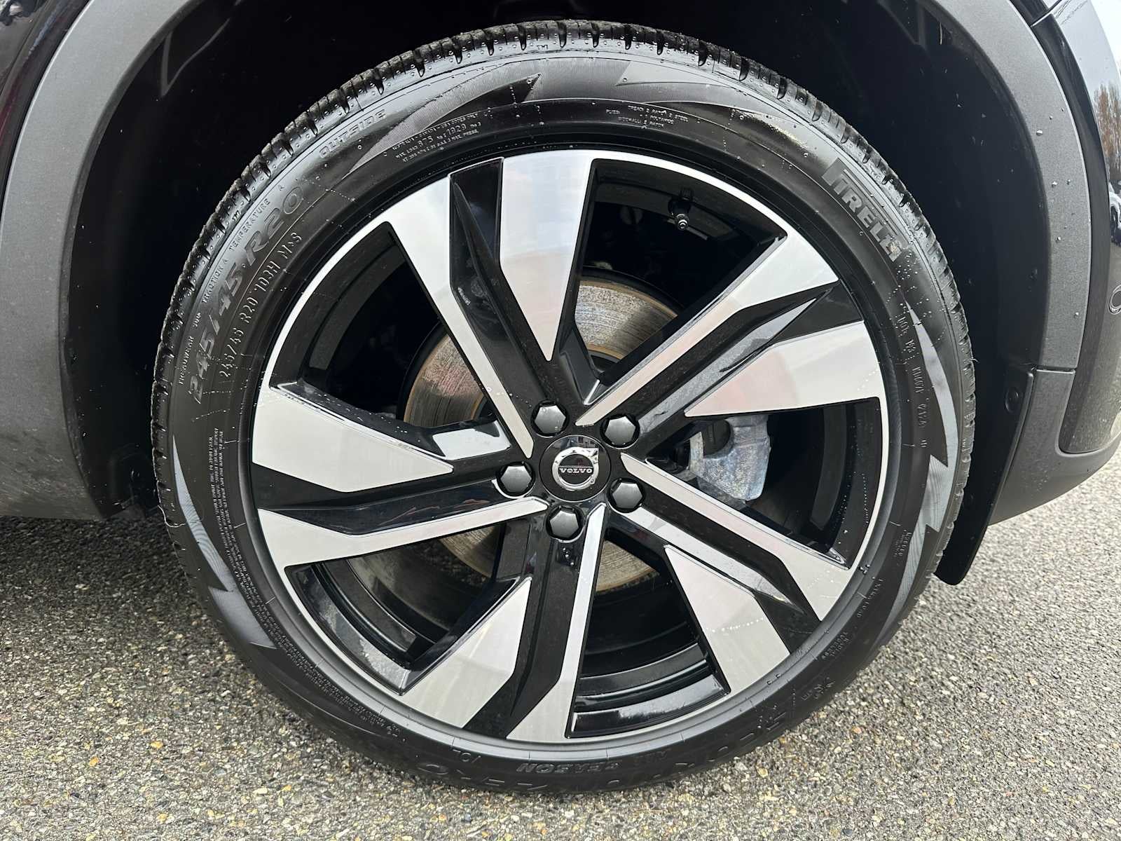 2025 Volvo XC40 Plus Bright Theme