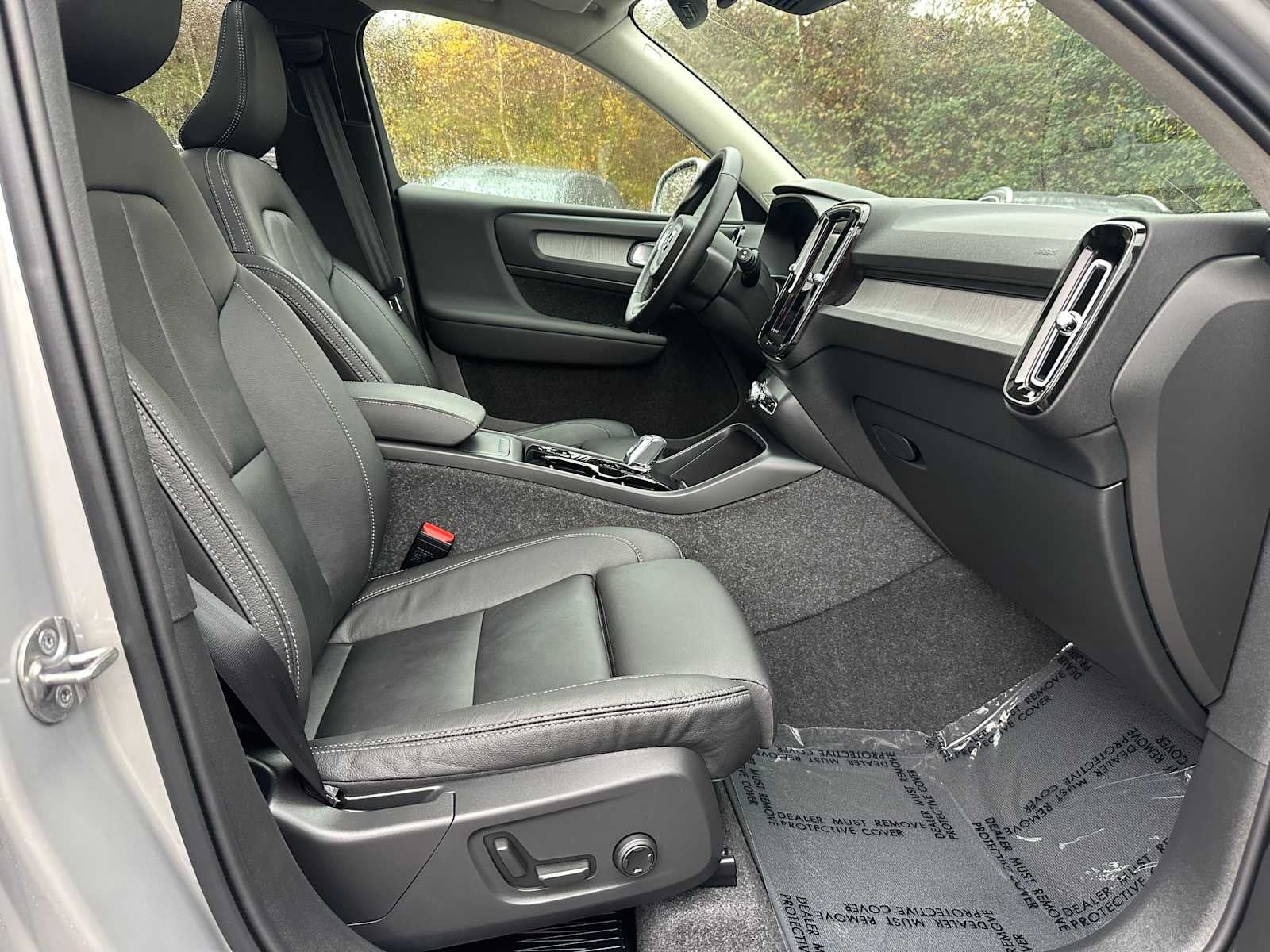 2025 Volvo XC40 Plus Bright Theme