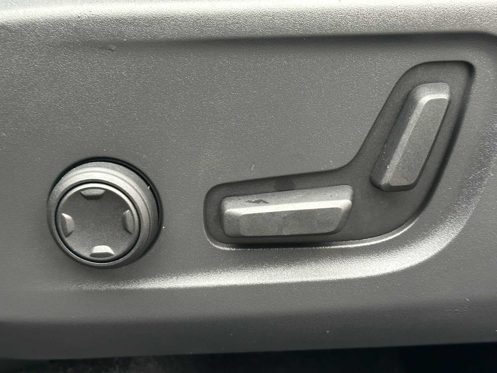 2025 Volvo XC40 Plus Bright Theme