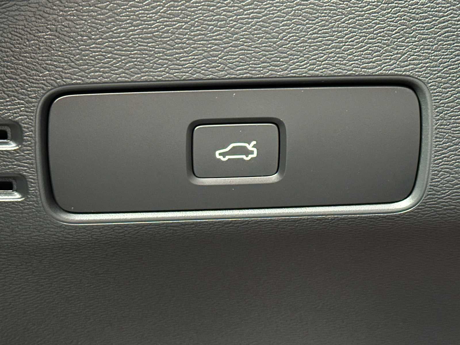 2025 Volvo XC40 Plus Bright Theme