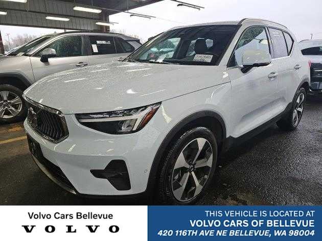 2025 Volvo XC40 Plus Bright Theme