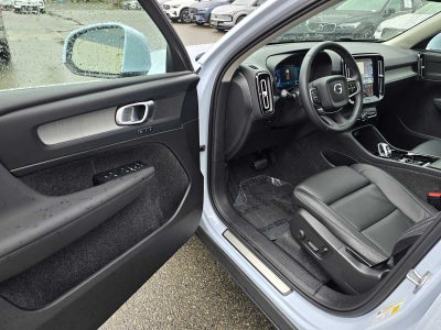 2025 Volvo XC40 Plus Bright Theme