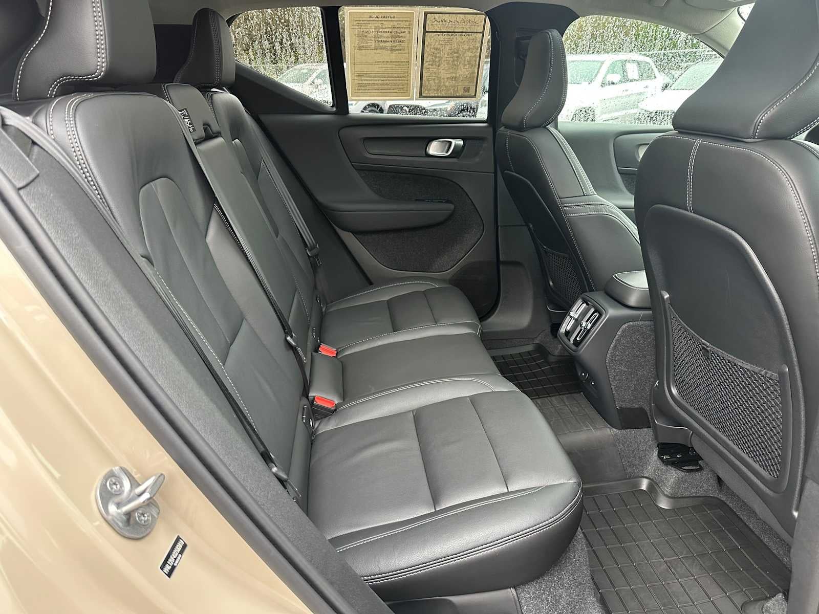 2025 Volvo XC40 Ultra Bright Theme