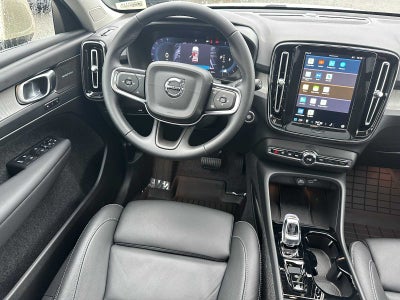 2025 Volvo XC40 Ultra Bright Theme