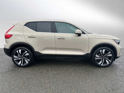 2025 Volvo XC40 Ultra Bright Theme