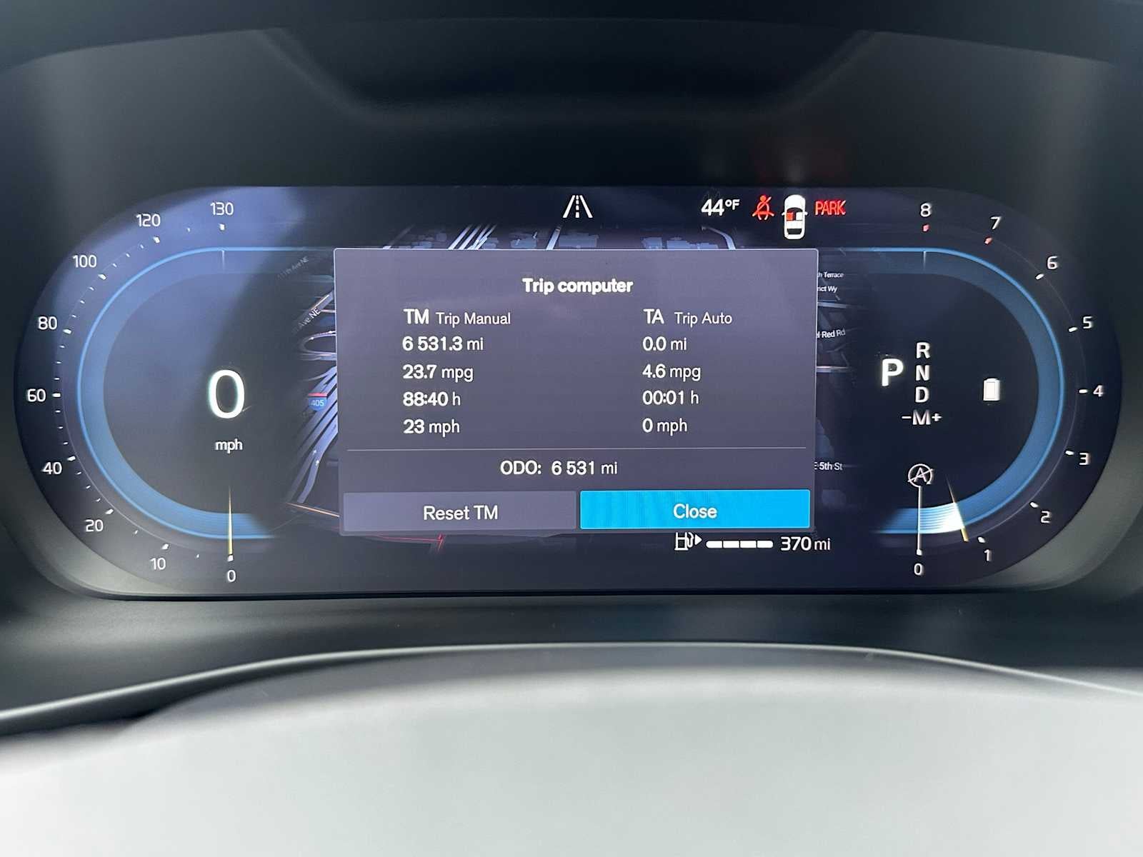 2025 Volvo XC40 Ultra Bright Theme