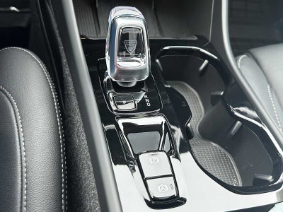 2025 Volvo XC40 Ultra Bright Theme