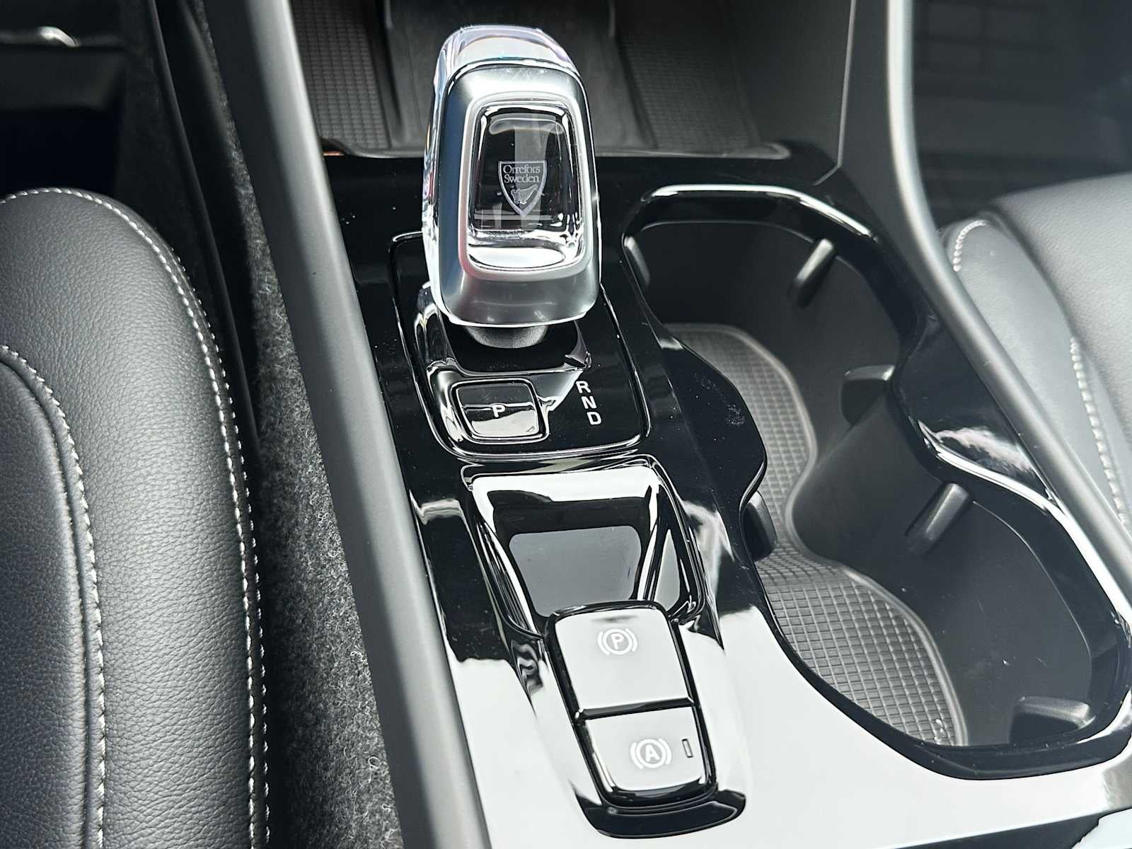 2025 Volvo XC40 Ultra Bright Theme