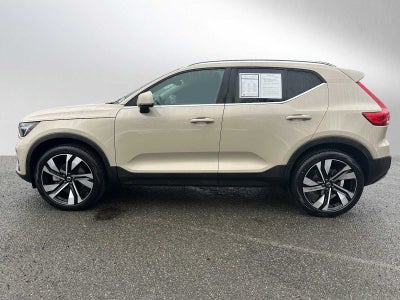 2025 Volvo XC40 Ultra Bright Theme