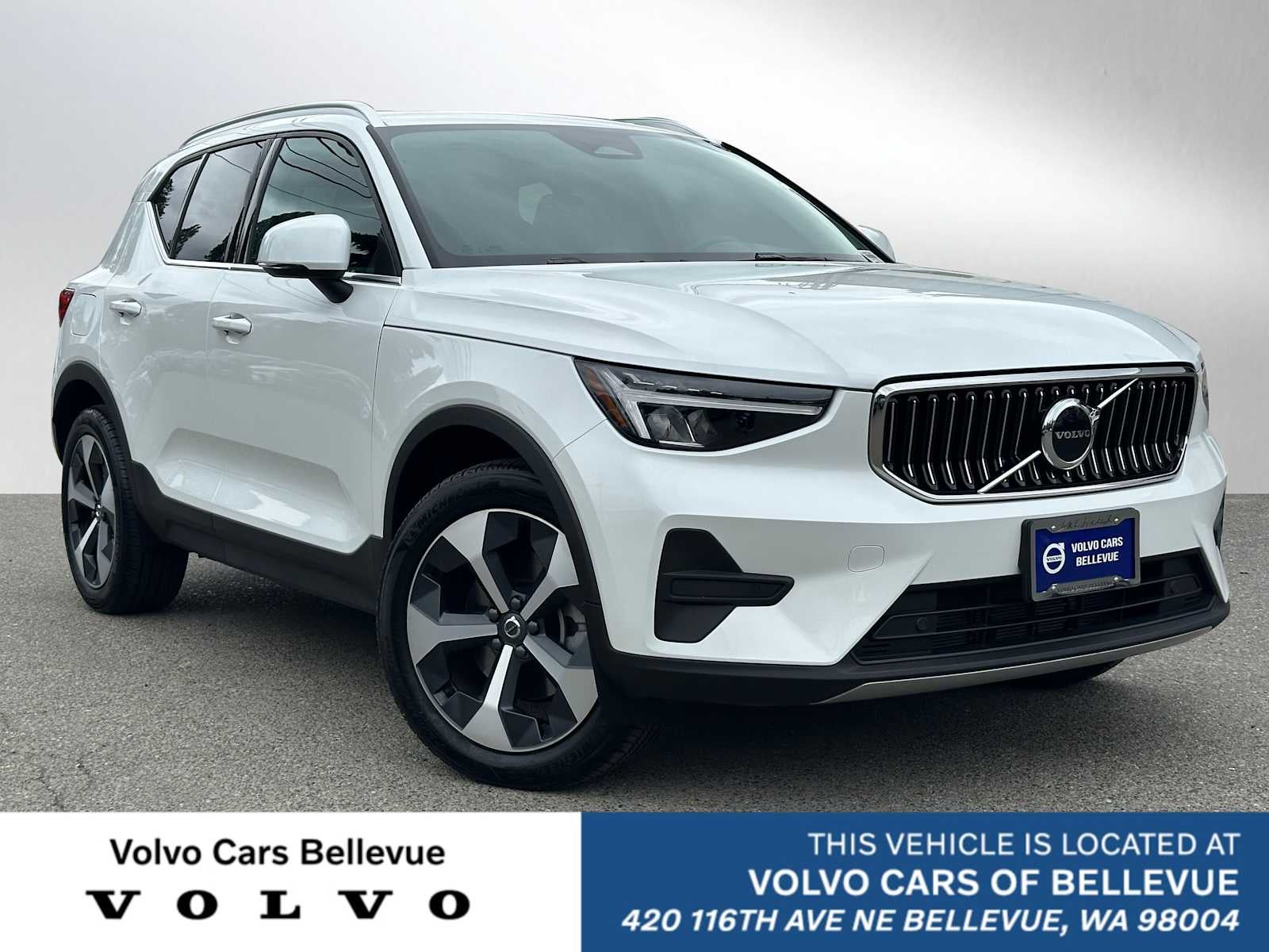 2025 Volvo XC40 Core Bright Theme