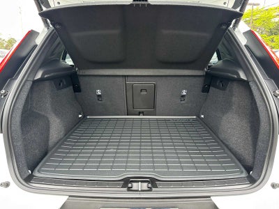 2025 Volvo XC40 Core Bright Theme