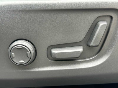2025 Volvo XC40 Core Bright Theme