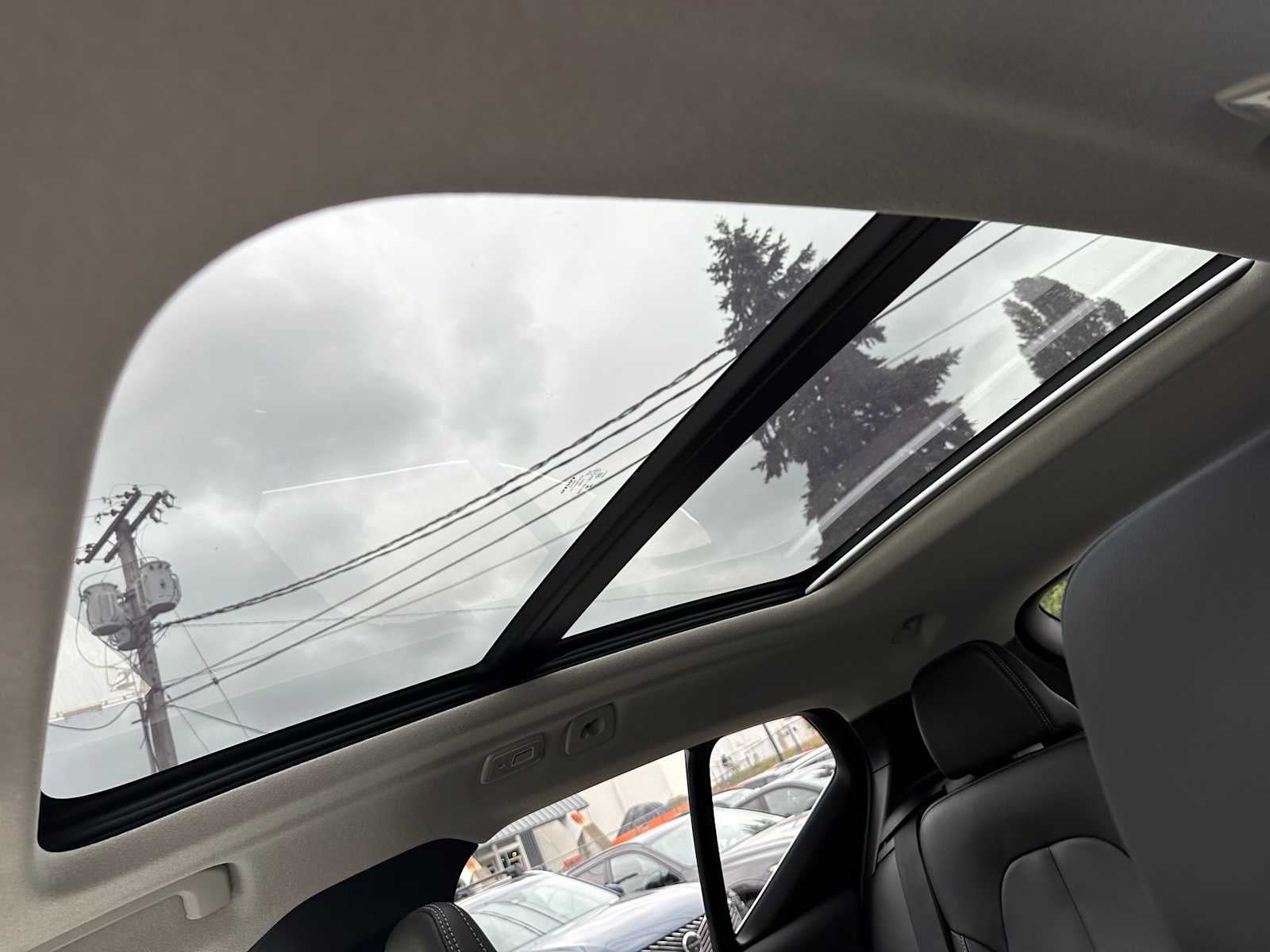 2025 Volvo XC40 Core Bright Theme