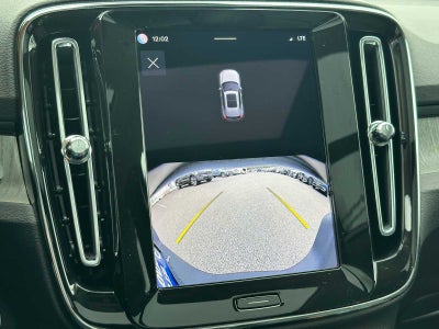 2025 Volvo XC40 Core Bright Theme