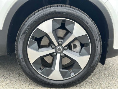 2025 Volvo XC40 Core Bright Theme