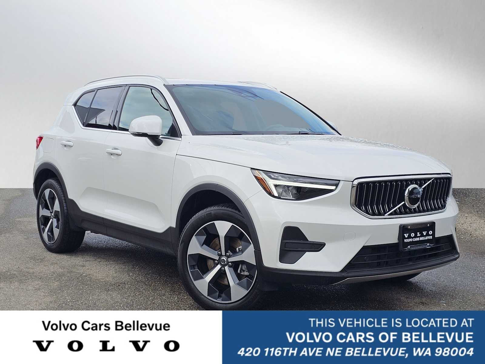 2025 Volvo XC40 Core Bright Theme
