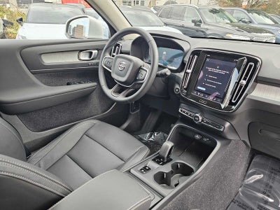 2025 Volvo XC40 Core Bright Theme
