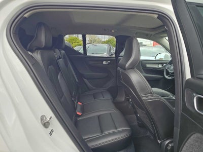 2025 Volvo XC40 Core Bright Theme