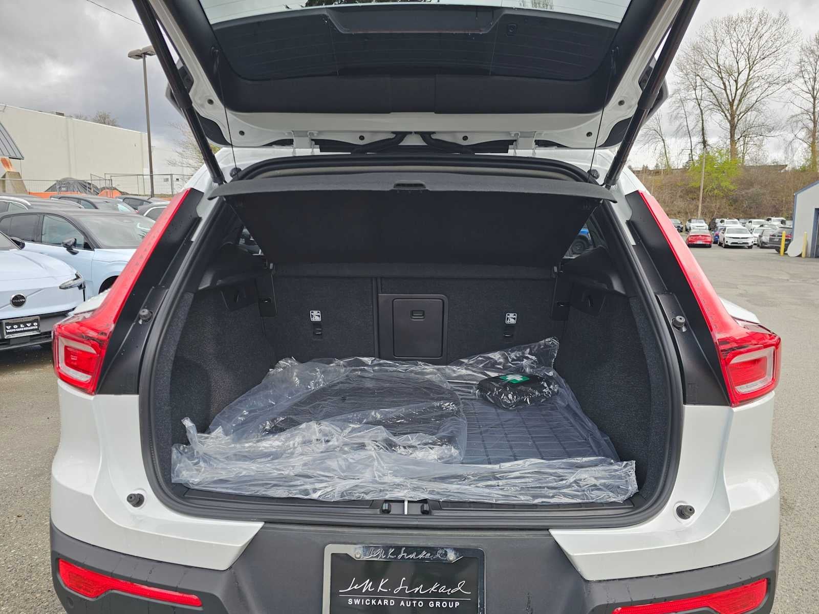 2025 Volvo XC40 Core Bright Theme