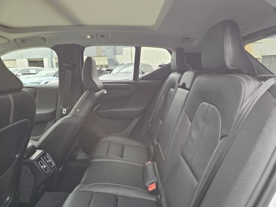 2025 Volvo XC40 Core Bright Theme