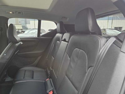 2025 Volvo XC40 Core Bright Theme